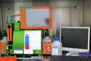 自動細胞解析装置　　　　　　　　　　　　　　　　　　　　　　　(フローサイトメーター)