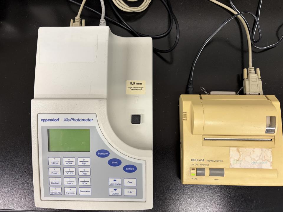 Eppendorf BioPhotometer　(吸光光度計)